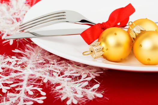 Christmas table setting with gold baubles