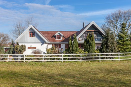 Traditional danish farm house in the sunshine






Traditional danish farm house in the sunshine