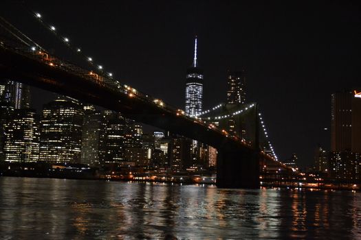 Photography of the Brooklyn bridge and NYC financial district from Dumbo Park in Brooklyn