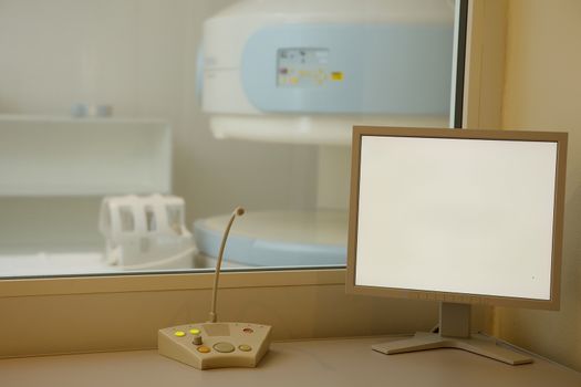 The magnetic resonance imaging machine and screens