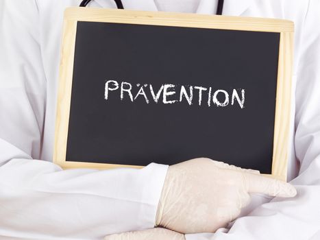 Doctor shows information: prevention in german