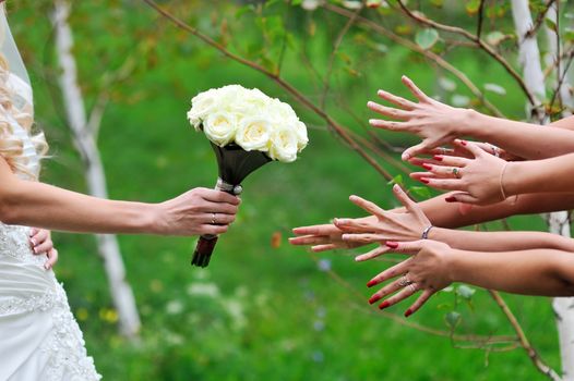 bride gives a bouquet of her friends.