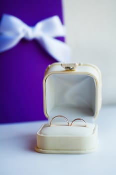 White box for rings and rings