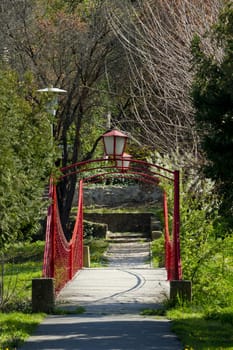Small walking bridge over the water.