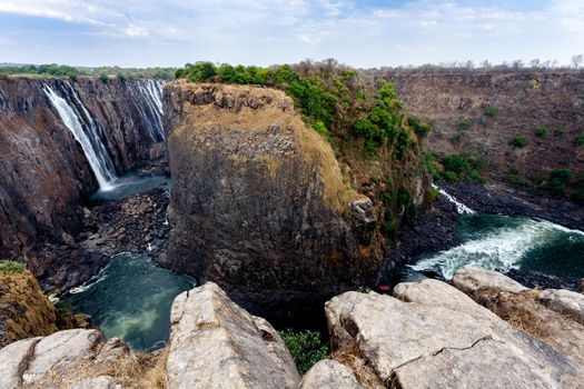 The Victoria falls is the largest curtain of water in the world (1708 meters wide). The falls and the surrounding area is the National Parks and World Heritage Site - Zambia, Zimbabwe 