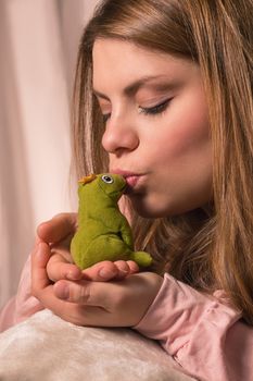 girl kisses frog for it to become a prince