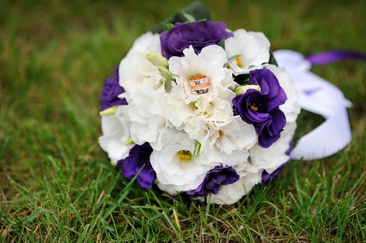 bridal bouquet lying on the green grass