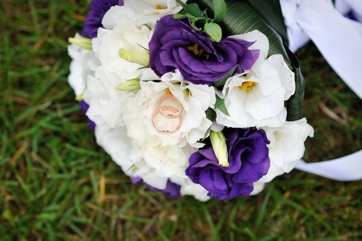 bridal bouquet lying on the green grass