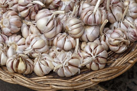 Garlic loose heads in a basket for sale at the market