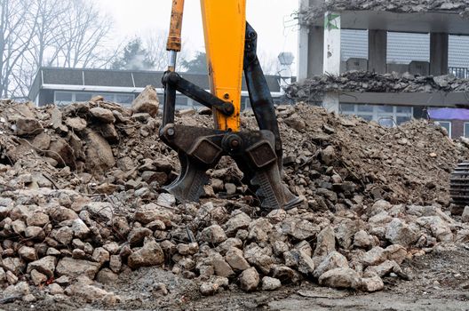 Excavators, crushers is a growing tool for an excavator. To shred of concrete. The force is generated by hydraulic pressure.