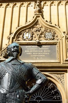 Statue of Earl of Pembroke Bodleian library