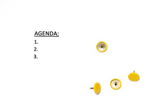Three steps agenda and four yellow thumbnails.