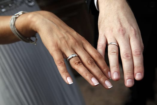 The groom keep the bride for hands