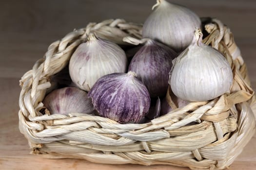 Different cloves of solo garlic. 