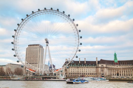 LONDON - APRIL 5: The London Eye Ferris wheel on April 5, 2015 in London, UK. The entire structure is 135 metres tall and the wheel has a diameter of 120 metres.