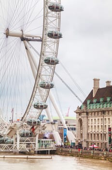 LONDON - APRIL 4: The London Eye Ferris wheel on April 4, 2015 in London, UK. The entire structure is 135 metres tall and the wheel has a diameter of 120 metres.