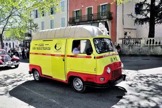 Renault Estafette the assistance of 1960 photographed the rally of vintage cars Town Hall Square in the town of Ales