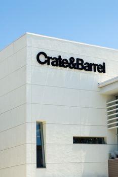 BEVERLY HILLS, CA/USA -BEVERLY HILLS, CA/USA - MAY 10, 2015:  Crate and Barrel retail store exterior. Crate and Barrel is an American chain of retail stores specializing in housewares, furniture and home accessories.