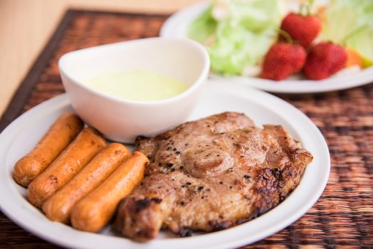 Grilled steak and and vegetables