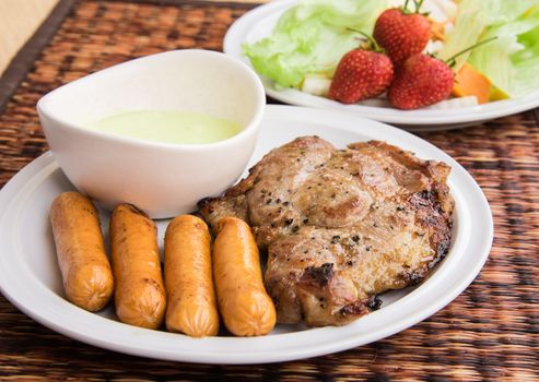 Grilled steak and and vegetables