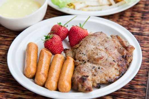 Grilled steak and and vegetables