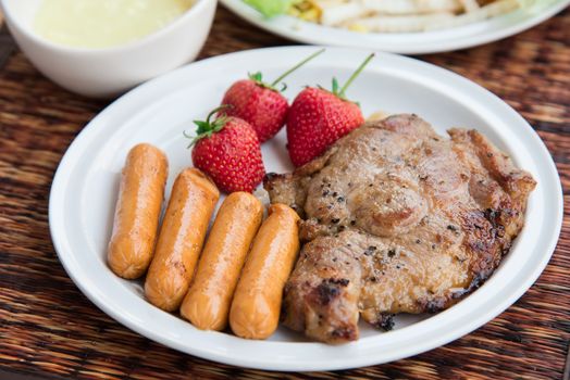 Grilled steak and and vegetables