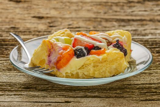 Glazed fresh fruit and custard on white pastry.