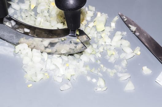 Cut onion, chop with a chopping knife.