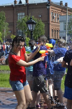 The game "Water Fight" in honor of opening of a summer season on the street in Tyumen. 31.05.2015