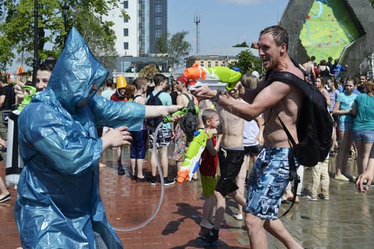 The game "Water Fight" in honor of opening of a summer season on the street in Tyumen. 31.05.2015