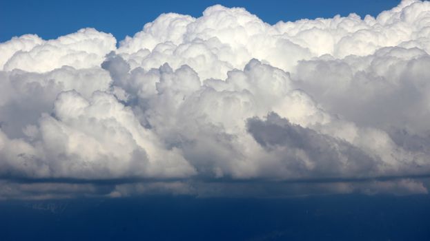 Time lapse of a clouds rolling in blue sky. Vue du haut d'une montagne à Autrans (Franch Alps), France