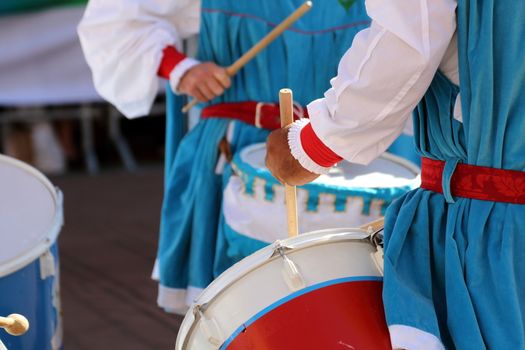 Palio, the city celebrates with competitions of the flag wavers and the parade of the districts