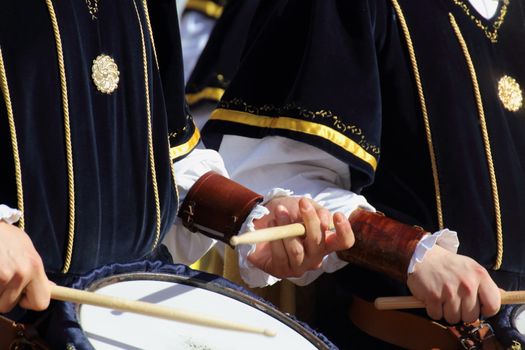 Palio, the city celebrates with competitions of the flag wavers and the parade of the districts