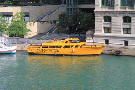 Chicago Water Taxi sightseeing on the Chicago River.