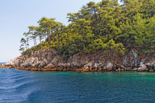 Photo of a beautiful green island and the beautiful sea