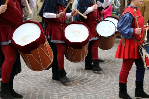 Palio, the city celebrates with competitions of the flag wavers and the parade of the districts