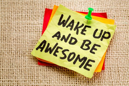 wake up and be awesome - motivational advice on a sticky note