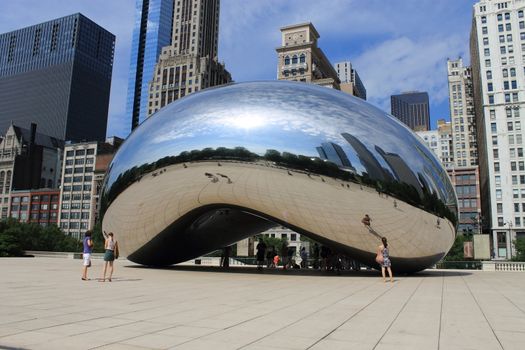 Chicago Cloud Gate sculpture in Millennium Park, known as the Bean.