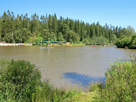 A lake in the countryside with recreational activities