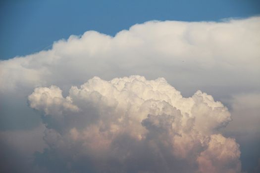 Big piece of cloud looked alike exposure of atomic bomb