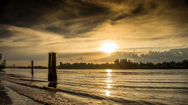 Sunset over the Fraser River near the Golden Ears bridge at Langley British Columbia







Sunset over the Fraser River near the Golden Ears Bridge at Lang