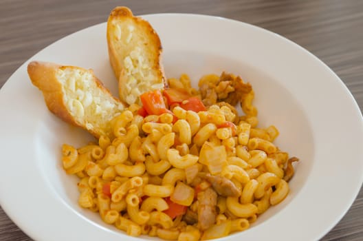 Italian tomato pasta served with garlic bread