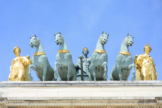 Top of arc de triomphe carrosel