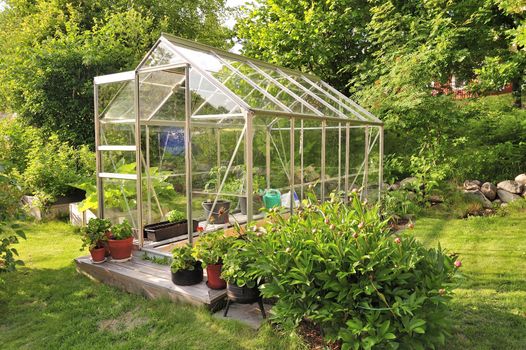 A green house full of flowers and plants.