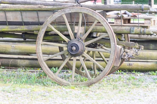 Old wooden wheel of an antique horse-drawn carts