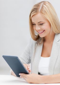 picture of smiling woman with tablet pc