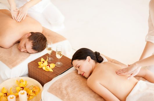 picture of couple in spa salon getting massage