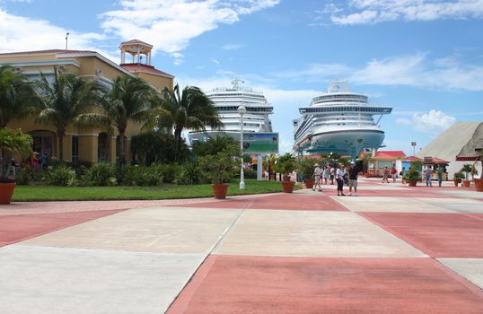 Large cruise ships near Saint Maarten Island
