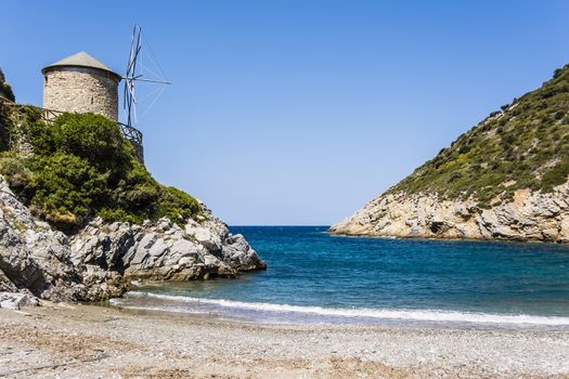 The beach of Lakes is a small rocky cove with some sand, found at north of the old town of Alonissos, known as Old Alonissos.