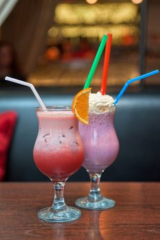 Set o nonalcoholic milkshake cocktails with berries